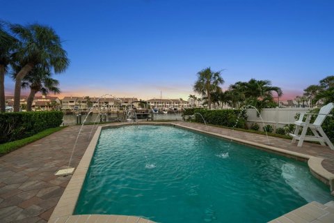 House in Saint Petersburg, Florida 5 bedrooms, 604.98 sq.m. № 1766246 - photo 21