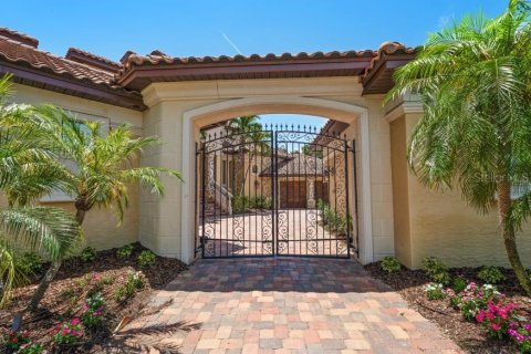 House in Saint Petersburg, Florida 5 bedrooms, 604.98 sq.m. № 1766246 - photo 2