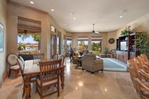 House in Saint Petersburg, Florida 5 bedrooms, 604.98 sq.m. № 1766246 - photo 16