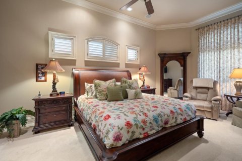 House in Saint Petersburg, Florida 5 bedrooms, 604.98 sq.m. № 1766246 - photo 24