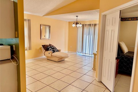 House in Kissimmee, Florida 3 bedrooms, 106.56 sq.m. № 2202904 - photo 7