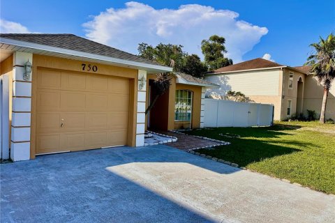 House in Kissimmee, Florida 3 bedrooms, 106.56 sq.m. № 2202904 - photo 2