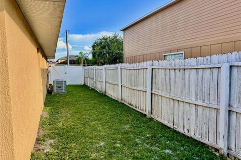 House in Kissimmee, Florida 3 bedrooms, 106.56 sq.m. № 2202904 - photo 22