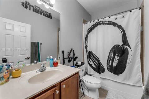 Купить виллу или дом в Катлер-Бей, Флорида 4 комнаты, 185.8м2, № 1991635 - фото 13