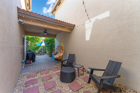 Купить виллу или дом в Катлер-Бей, Флорида 4 комнаты, 185.8м2, № 1991635 - фото 16