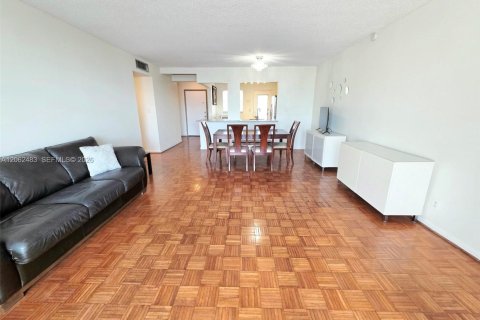 Copropriété à vendre à Hallandale Beach, Floride: 2 chambres, 101.45 m2 № 2268214 - photo 15