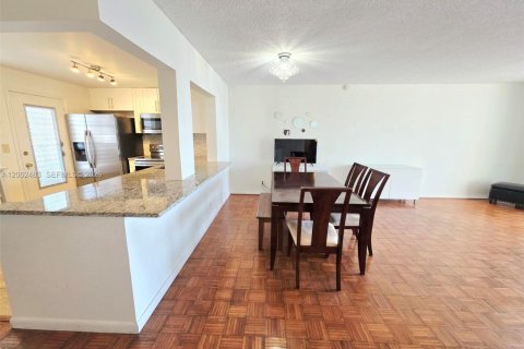 Copropriété à vendre à Hallandale Beach, Floride: 2 chambres, 101.45 m2 № 2268214 - photo 13