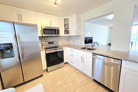 Copropriété à vendre à Hallandale Beach, Floride: 2 chambres, 101.45 m2 № 2268214 - photo 7