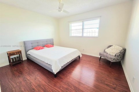 Copropriété à vendre à Hallandale Beach, Floride: 2 chambres, 101.45 m2 № 2268214 - photo 19