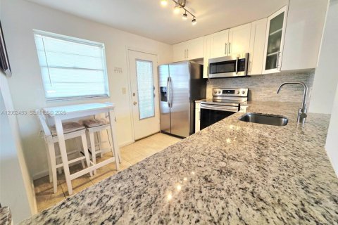Copropriété à vendre à Hallandale Beach, Floride: 2 chambres, 101.45 m2 № 2268214 - photo 10