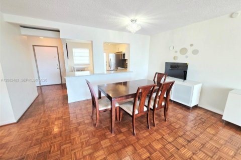 Copropriété à vendre à Hallandale Beach, Floride: 2 chambres, 101.45 m2 № 2268214 - photo 14