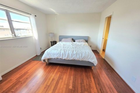 Copropriété à vendre à Hallandale Beach, Floride: 2 chambres, 101.45 m2 № 2268214 - photo 24