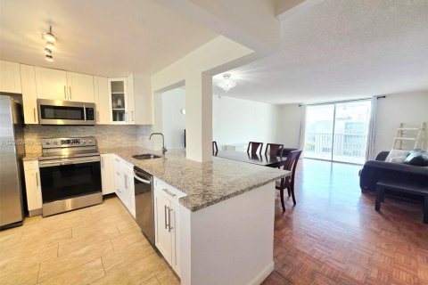 Copropriété à vendre à Hallandale Beach, Floride: 2 chambres, 101.45 m2 № 2268214 - photo 5
