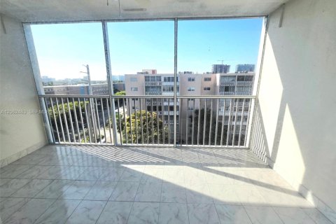 Copropriété à vendre à Hallandale Beach, Floride: 2 chambres, 101.45 m2 № 2268214 - photo 16