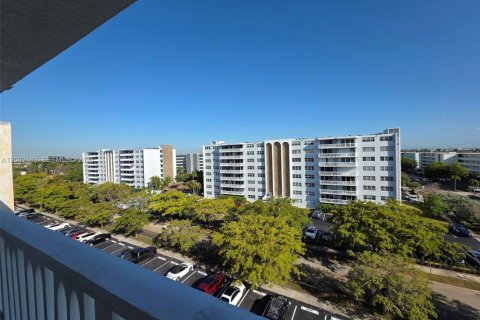 Copropriété à vendre à Hallandale Beach, Floride: 2 chambres, 101.45 m2 № 2268214 - photo 2
