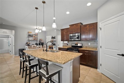 House in Apollo Beach, Florida 4 bedrooms, 215.07 sq.m. № 1910265 - photo 12