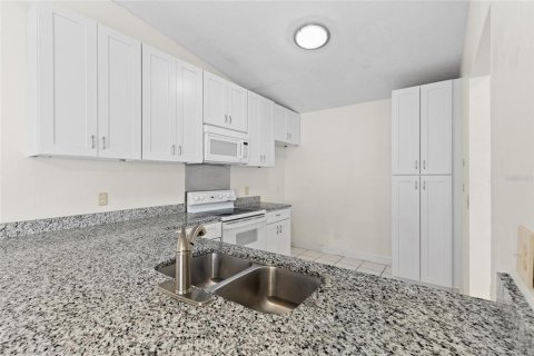 Touwnhouse à vendre à Orlando, Floride: 3 chambres, 123.19 m2 № 1899616 - photo 4
