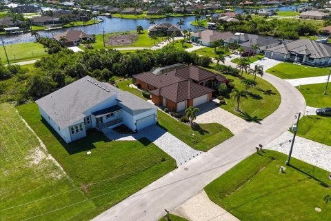 House in Port Charlotte, Florida 4 bedrooms, 226.03 sq.m. № 1894346 - photo 3