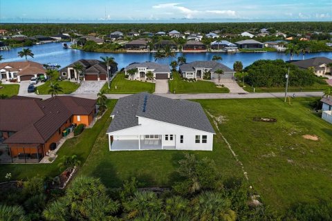 House in Port Charlotte, Florida 4 bedrooms, 226.03 sq.m. № 1894346 - photo 5