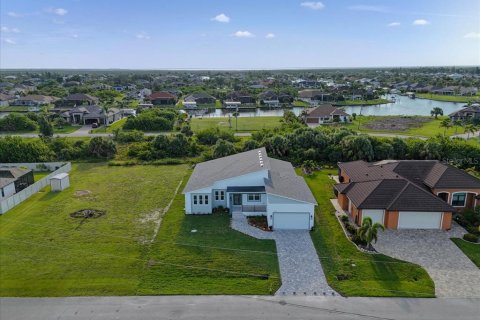 House in Port Charlotte, Florida 4 bedrooms, 226.03 sq.m. № 1894346 - photo 7