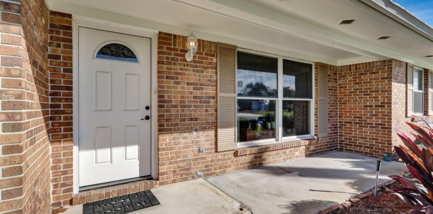 House in Jacksonville, Florida 4 bedrooms, 166.95 sq.m. № 883051
