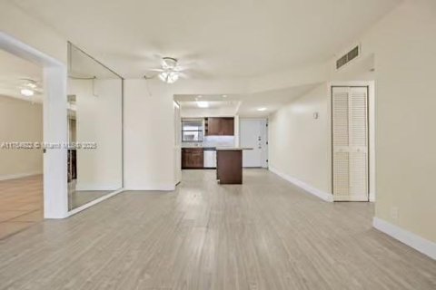 Condo in Davie, Florida, 3 bedrooms  № 1695368 - photo 12