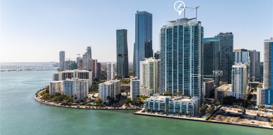 Кондоминиум с 2 спальнями в Майами, Флорида № 2040139