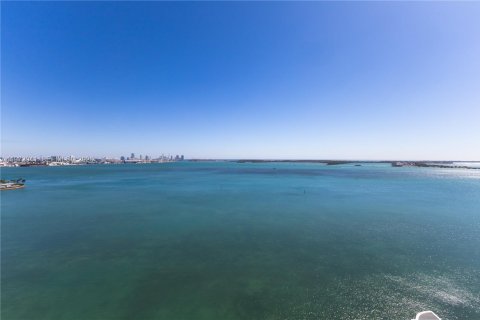 Купить кондоминиум в Майами, Флорида 2 спальни, 174.47м2, № 2040139 - фото 12