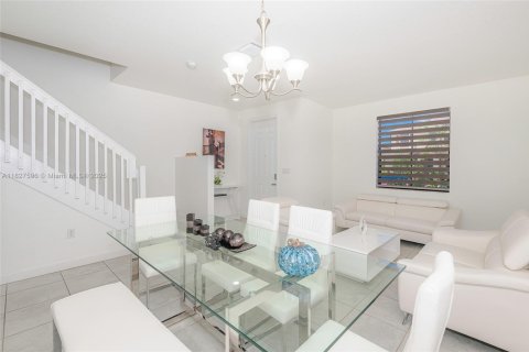 Touwnhouse à vendre à Hialeah, Floride: 3 chambres, 143.07 m2 № 1977187 - photo 7