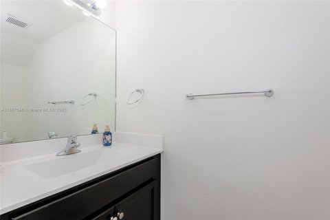 Touwnhouse à vendre à Hialeah, Floride: 3 chambres, 143.07 m2 № 1977187 - photo 14