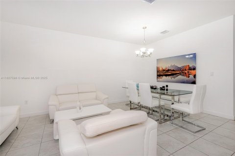 Touwnhouse à vendre à Hialeah, Floride: 3 chambres, 143.07 m2 № 1977187 - photo 3
