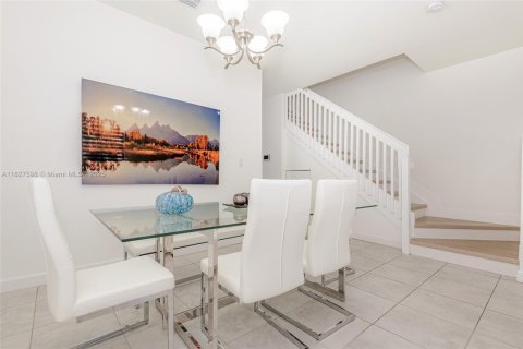 Touwnhouse à vendre à Hialeah, Floride: 3 chambres, 143.07 m2 № 1977187 - photo 5