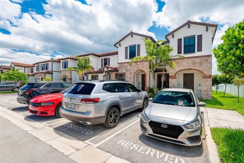 Touwnhouse à vendre à Hialeah, Floride: 3 chambres, 143.07 m2 № 1977187 - photo 1