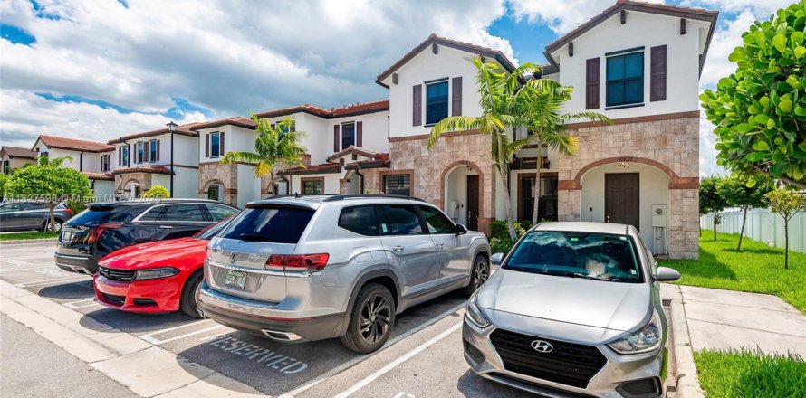 Touwnhouse à Hialeah, Floride 3 chambres, 143.07 m2 № 1977187