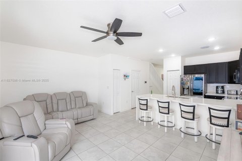 Touwnhouse à vendre à Hialeah, Floride: 3 chambres, 143.07 m2 № 1977187 - photo 10