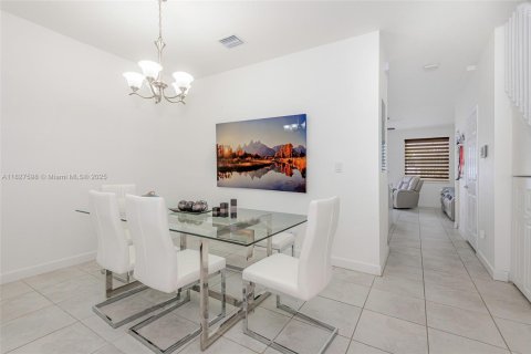 Touwnhouse à vendre à Hialeah, Floride: 3 chambres, 143.07 m2 № 1977187 - photo 6