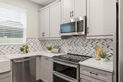 House in Clearwater, Florida 3 bedrooms, 172.15 sq.m. № 2410170 - photo 15