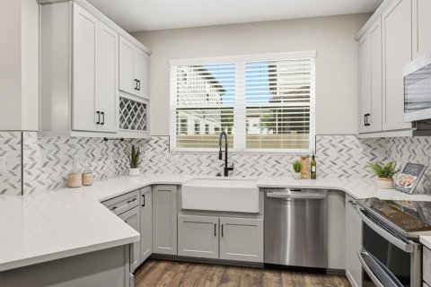 House in Clearwater, Florida 3 bedrooms, 172.15 sq.m. № 2410170 - photo 14