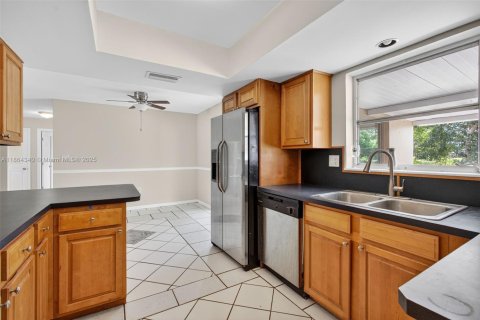 House in St. Lucie, Florida 3 bedrooms, 124.86 sq.m. № 1891945 - photo 13