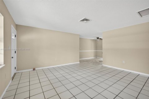 House in St. Lucie, Florida 3 bedrooms, 124.86 sq.m. № 1891945 - photo 16