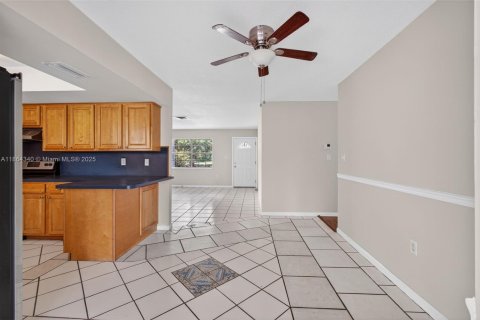 House in St. Lucie, Florida 3 bedrooms, 124.86 sq.m. № 1891945 - photo 11