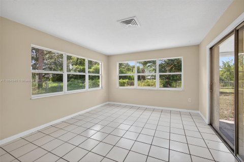 House in St. Lucie, Florida 3 bedrooms, 124.86 sq.m. № 1891945 - photo 17