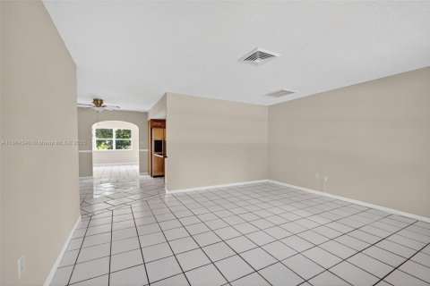 House in St. Lucie, Florida 3 bedrooms, 124.86 sq.m. № 1891945 - photo 20