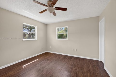 House in St. Lucie, Florida 3 bedrooms, 124.86 sq.m. № 1891945 - photo 22