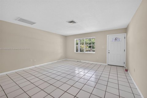 House in St. Lucie, Florida 3 bedrooms, 124.86 sq.m. № 1891945 - photo 19