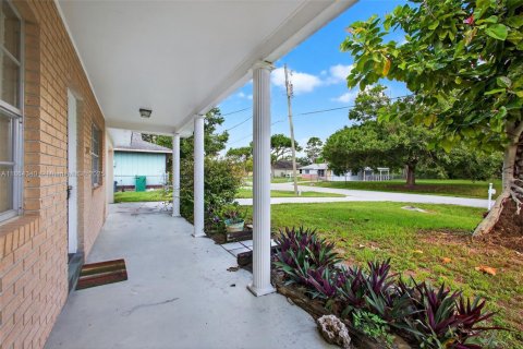 House in St. Lucie, Florida 3 bedrooms, 124.86 sq.m. № 1891945 - photo 6