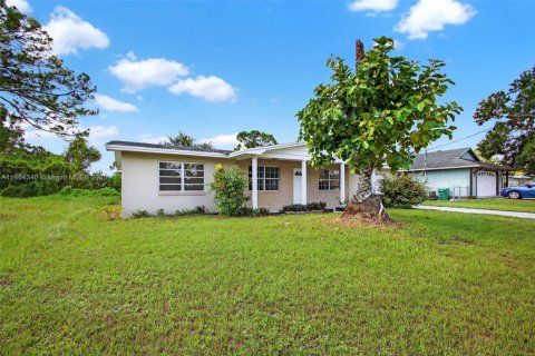 House in St. Lucie, Florida 3 bedrooms, 124.86 sq.m. № 1891945 - photo 2