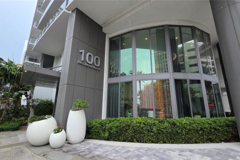 Condo in Saint Petersburg, Florida, 2 bedrooms  № 2275474 - photo 2