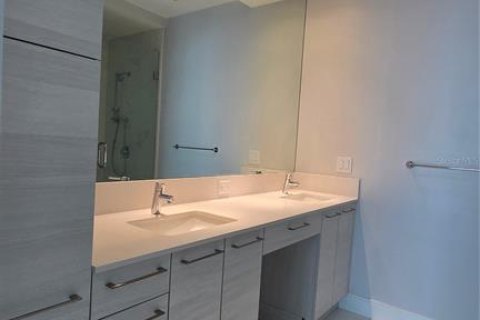 Condo in Saint Petersburg, Florida, 2 bedrooms  № 2275474 - photo 23