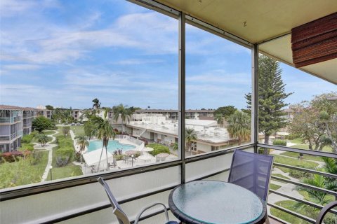 Condo in Miami, Florida, 1 bedroom  № 1953382 - photo 16